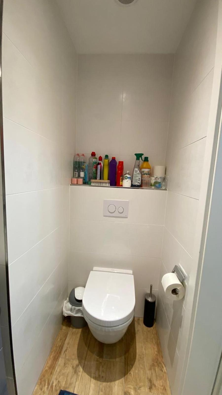 Modern With Free Parking 500m Away Appartement