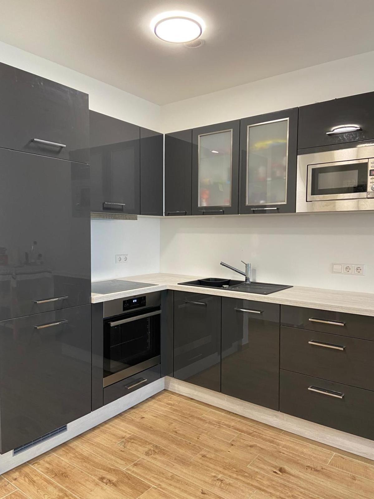 Appartement Modern With Free Parking 500m Away *